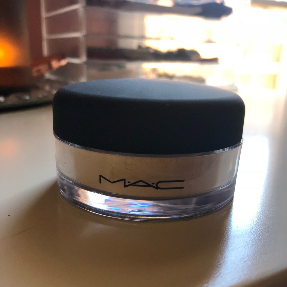 MAC Mineralized skin finish loose powder LightPlus